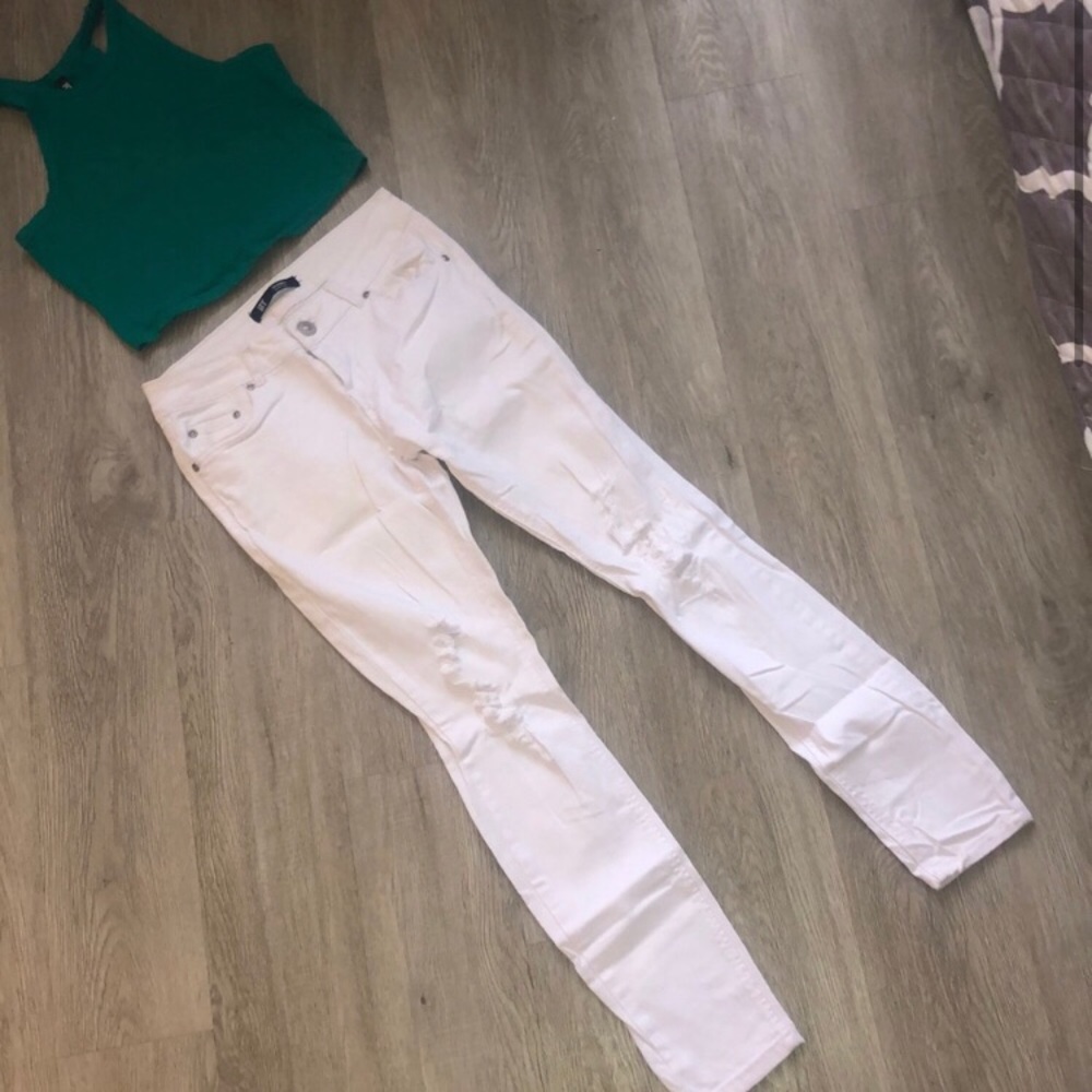 White distressed skinny jeans